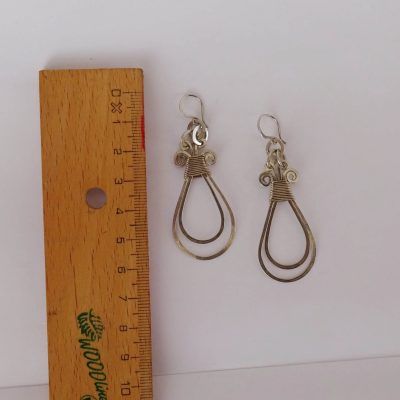 pendientes plateados gota doble contenidas y martilladas