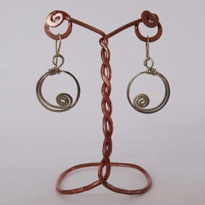 Pendientes circulo pequeño con espiral complementaria