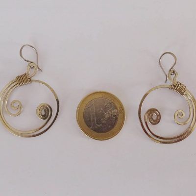 Pendientes redondos con doble espiral interior plateados