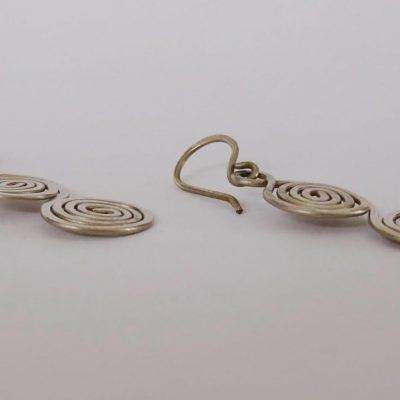 Pendientes con doble espiral martillada y aplanada a mano 6 Pendientes de doble espiral en alpaca martillada