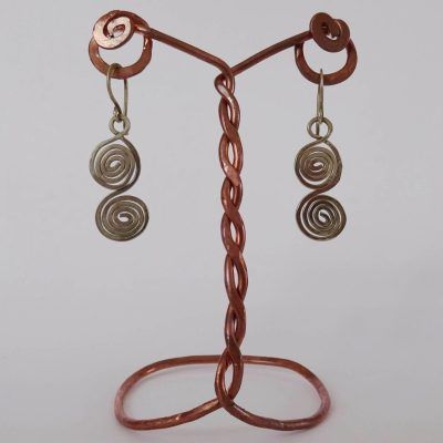 Pendientes con doble espiral martillada y aplanada a mano 5 Pendientes de doble espiral en alpaca martillada