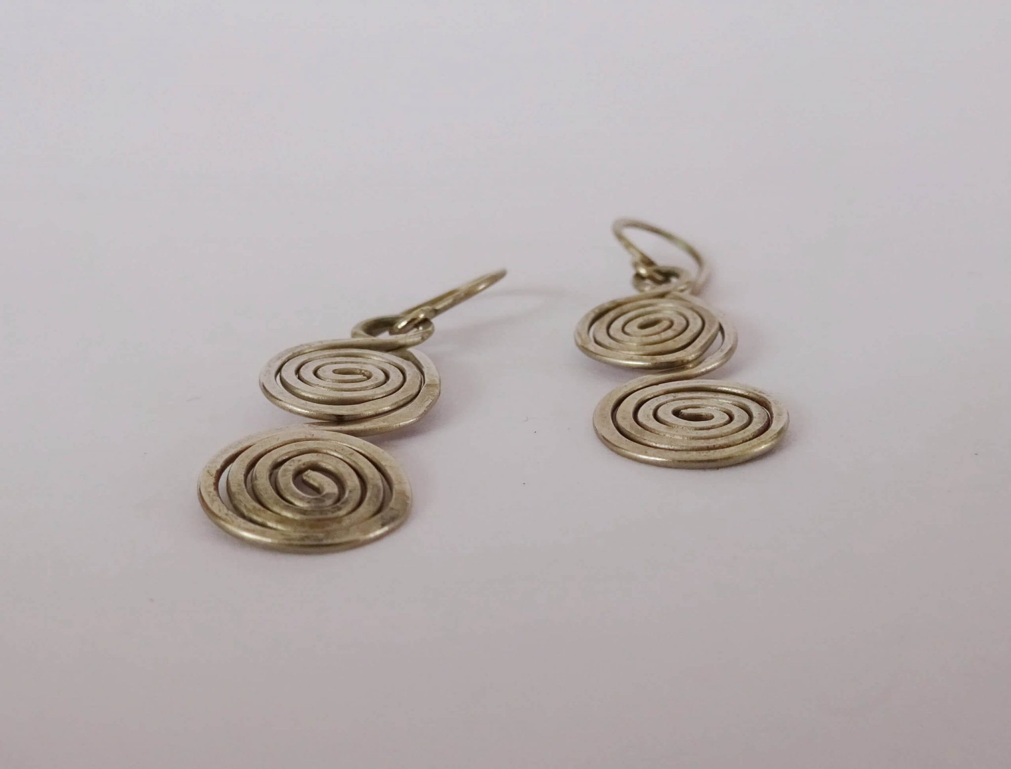 pendientes de espiral doble (5) Pendientes de doble espiral en alpaca martillada