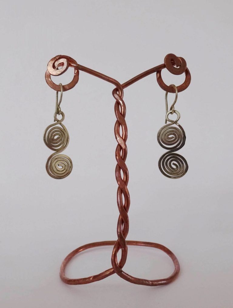 Pendientes de doble espiral en alpaca martillada