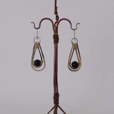 Pendientes plateados de gota doble con obsidiana en el centro