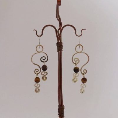 Pendientes orgánicos semicirculares plateados con ojo de tigre