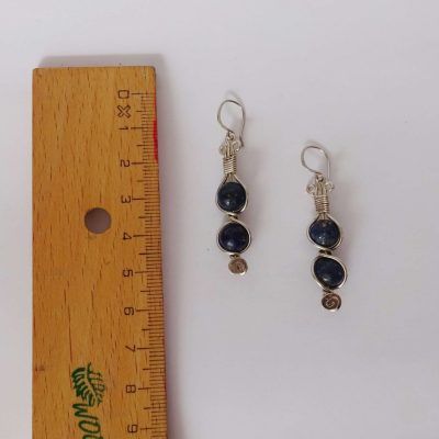 Pendientes precolombinos artesanales plateados con lapislázuli