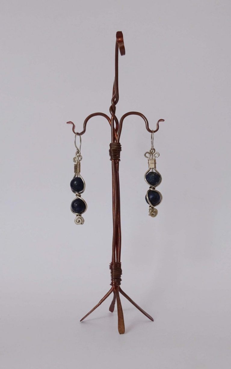 Pendientes precolombinos artesanales plateados con lapislázuli