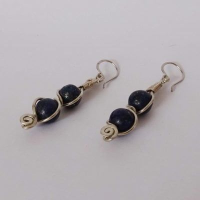 Pendientes precolombinos artesanales plateados con lapislázuli