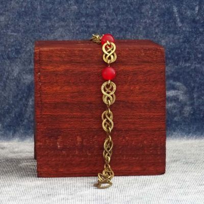 Pulsera hecha a mano con eslabones infinitos y jade rojo