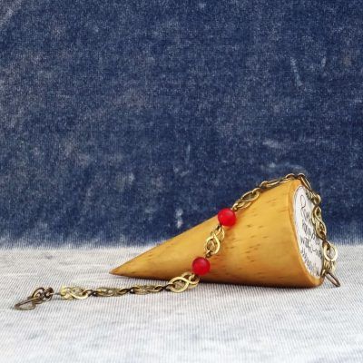 Pulsera hecha a mano con eslabones infinitos y jade rojo