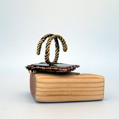 Anillo dorado con jade africano