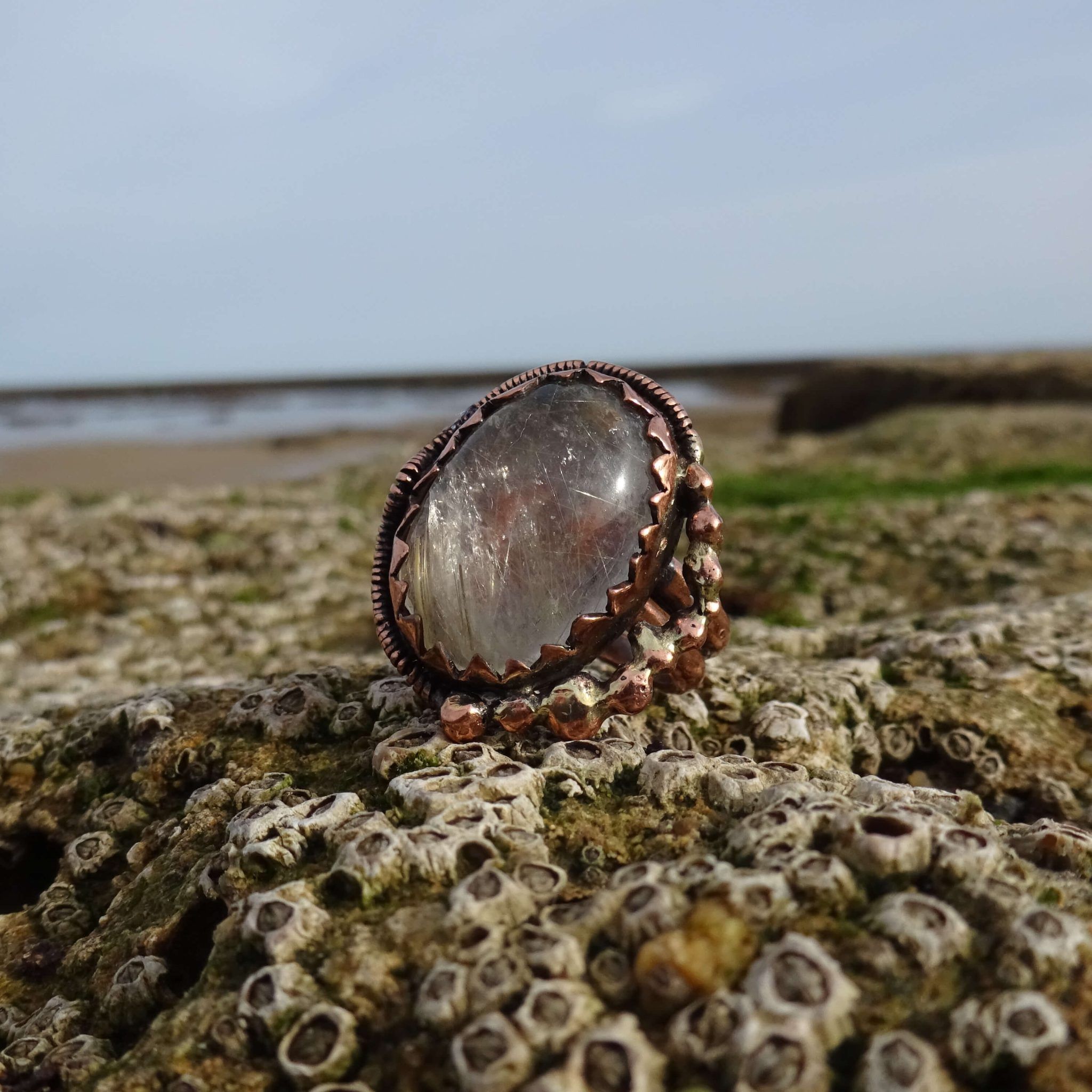 Anillo de cobre con cuarzo rutilo3 Anillo de cobre con cuarzo