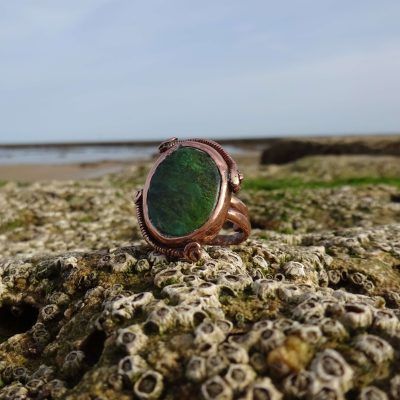 Anillo de cobre con jade africano