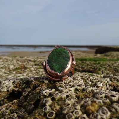 Anillo de cobre con jade africano