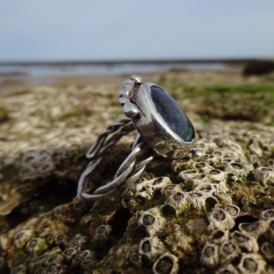 Anillo de plata con azurita