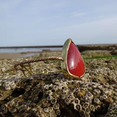 Brazalete dorado con jaspe