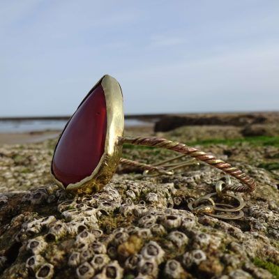 Brazalete dorado con jaspe