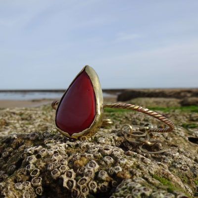 Brazalete dorado con jaspe