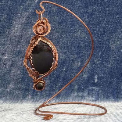 Colgante de cobre con obsidiana