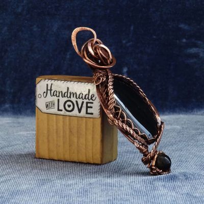 Colgante de cobre con obsidiana