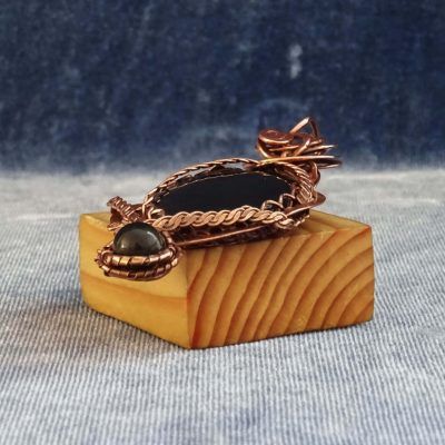 Colgante de cobre con obsidiana
