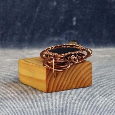 Colgante de cobre con obsidiana