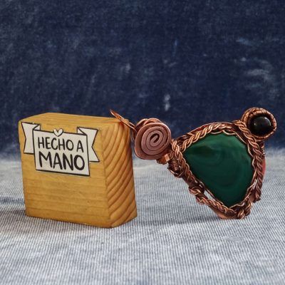 Colgante de cobre con malaquita