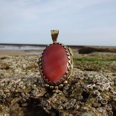 Colgante dorado con ágata