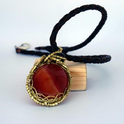 Colgante con cornalina dorado