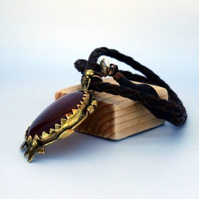 Colgante dorado con cornalina