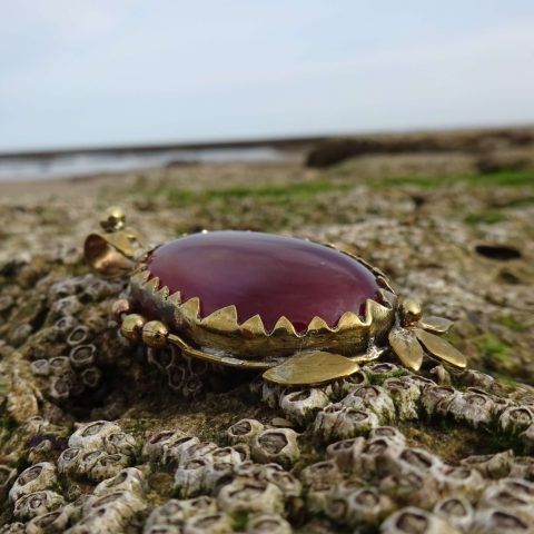 Colgante dorado con cornalina