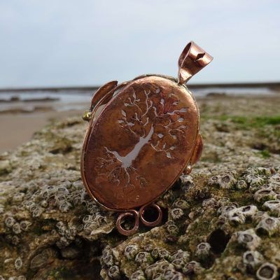 Colgante de cobre con cuarzo rosa