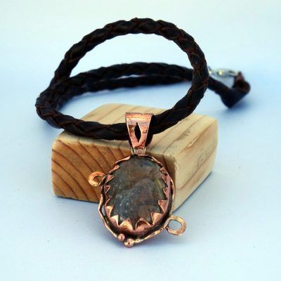 Colgante de cobre con cuarzo