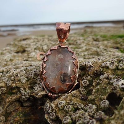 Colgante de cobre con cuarzo