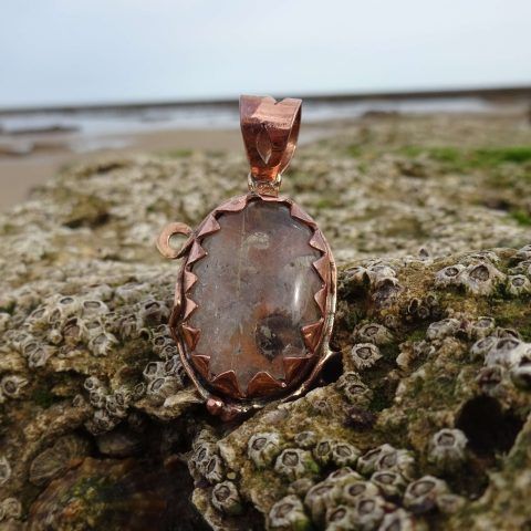 Colgante de cobre con cuarzo