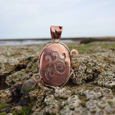 Colgante de cobre con cuarzo