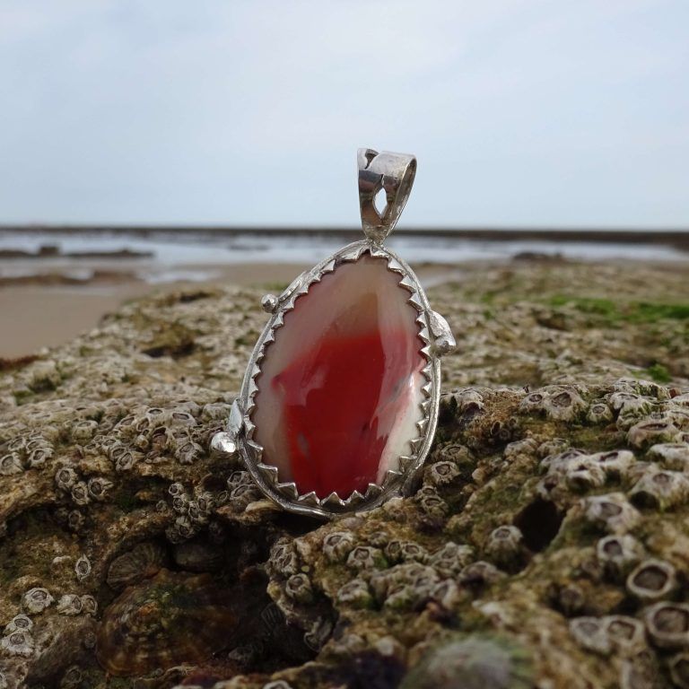 Colgante de plata con jaspe mokaita